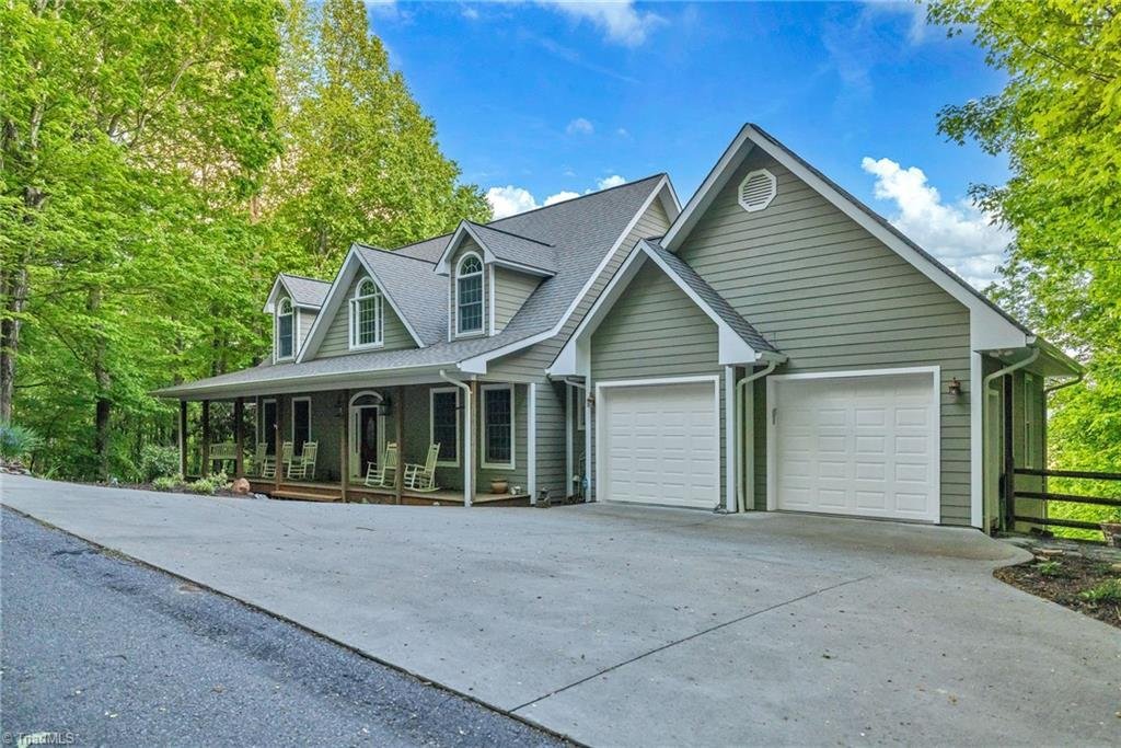House in West Jefferson, North Carolina, United States 2 - 18049818