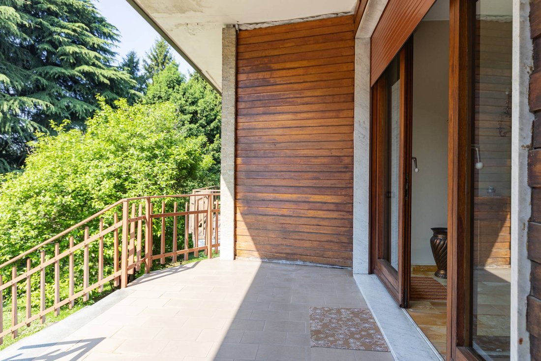 Villa in Bulciago, Lombardy, Italy 2 - 18043044