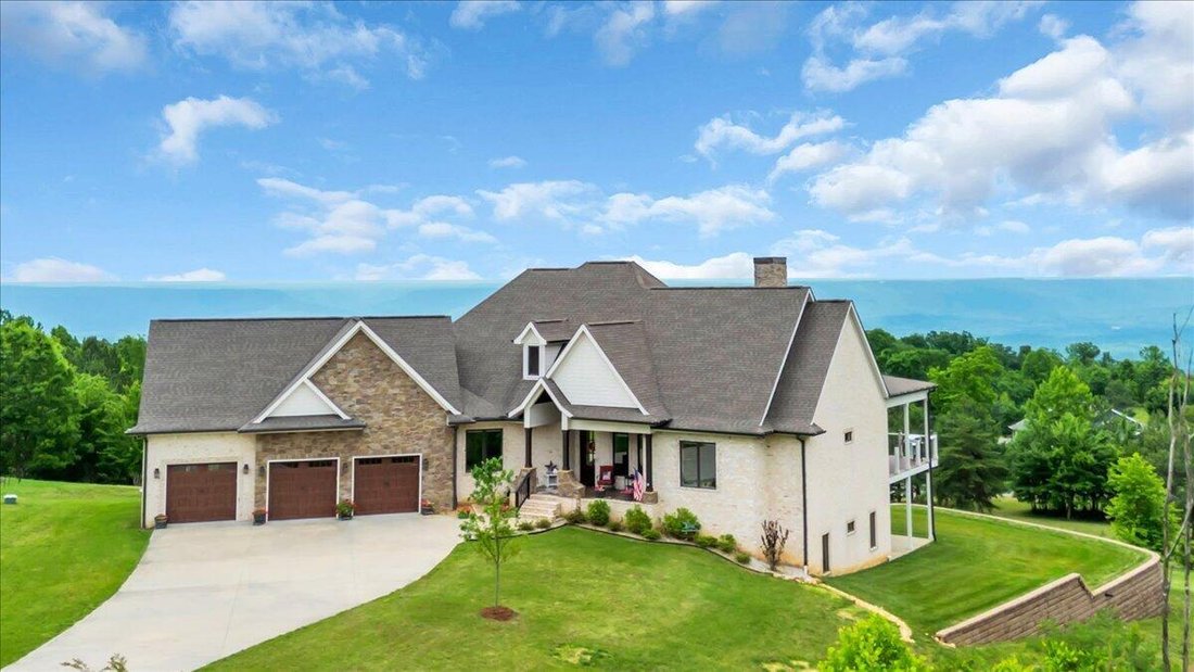 House in South Pittsburg, Tennessee, United States 1 - 18043882
