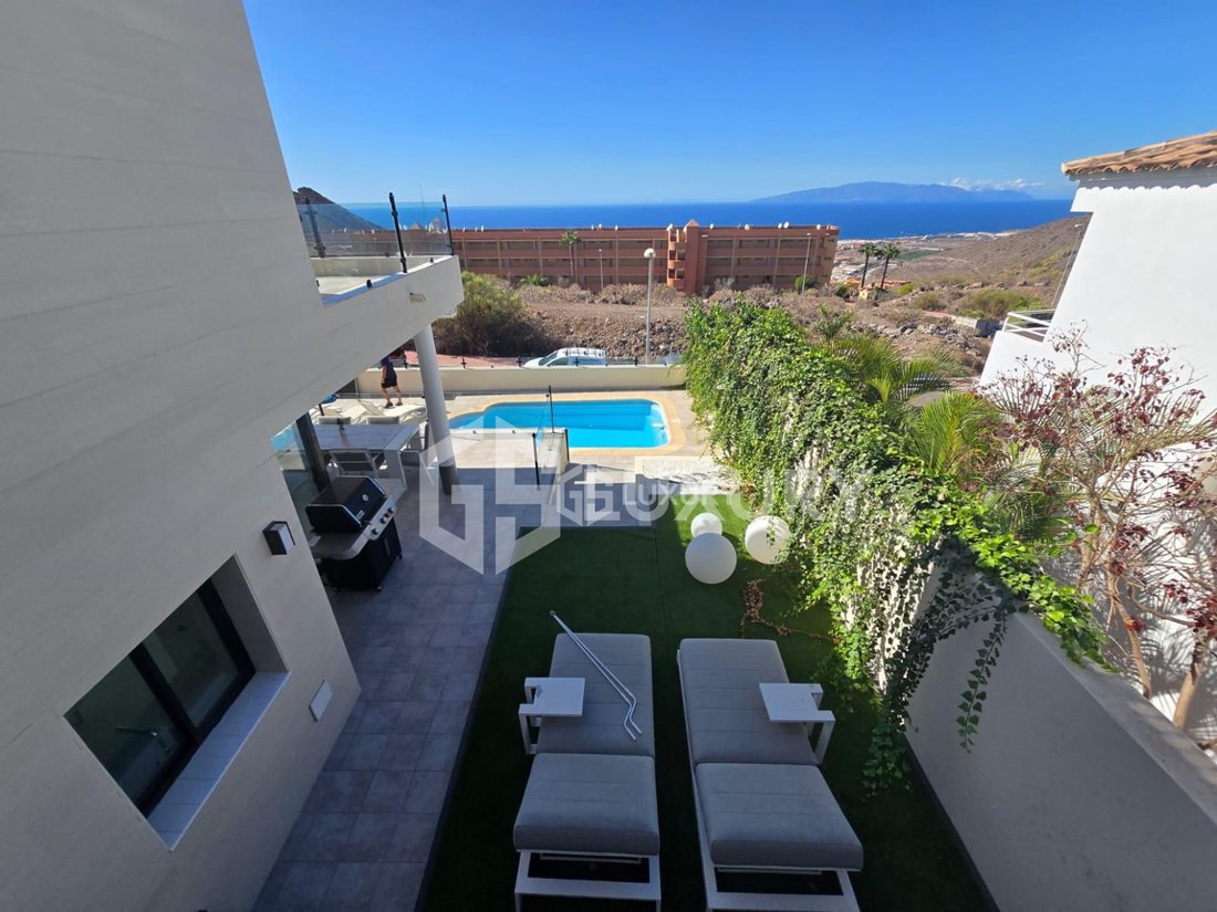 House in Costa Adeje, Adeje, Canary Islands 2 - 18044574