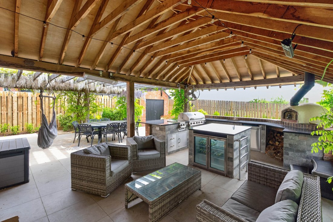 Bungalow in Hindlip, England 3 - 18044606