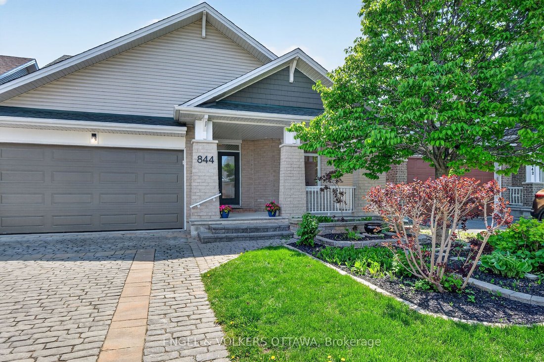 House in Ottawa, Ontario, Canada 1 - 18042604