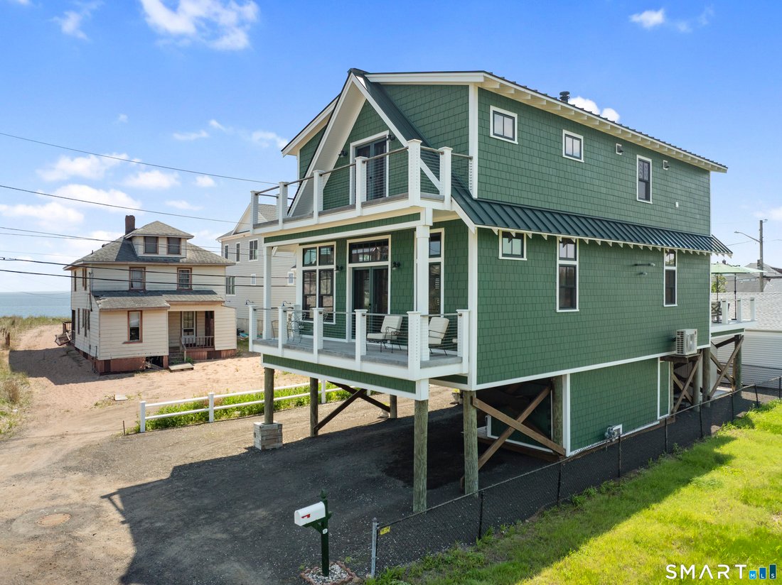 House in East Haven, Connecticut, United States 4 - 18049677