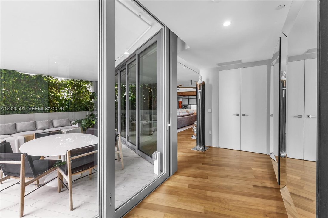 Condo in Miami Beach, Florida, United States 5 - 18046712