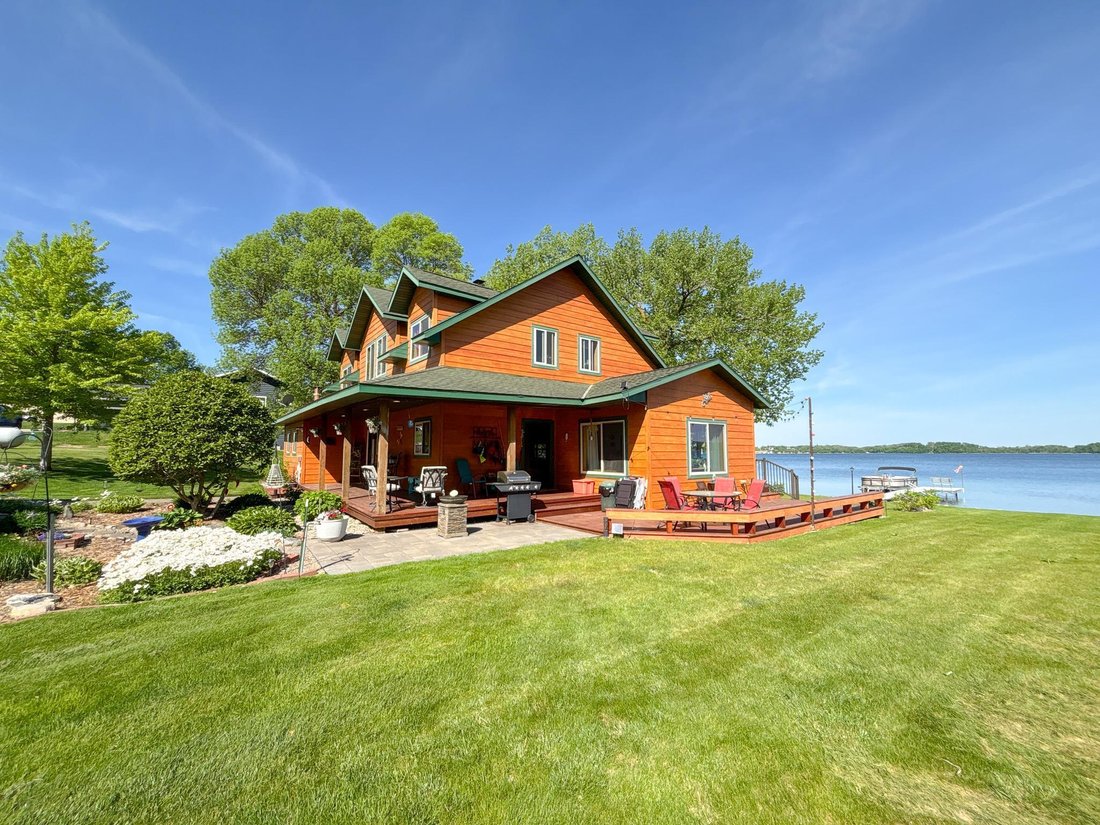 House in Fergus Falls, Minnesota, United States 2 - 18045543