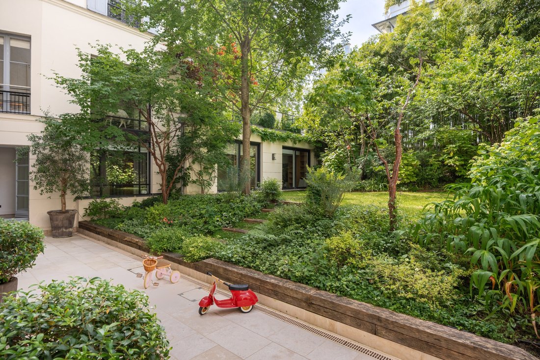 Apartment in Saint Germain des Prés, Paris 6e Arrondissement, Paris 4 - 18052211
