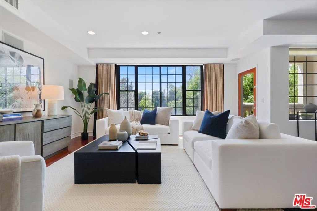 Condo in West Hollywood, California, United States 4 - 18044136