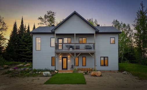 House in Val-des-Monts, Quebec, Canada 1