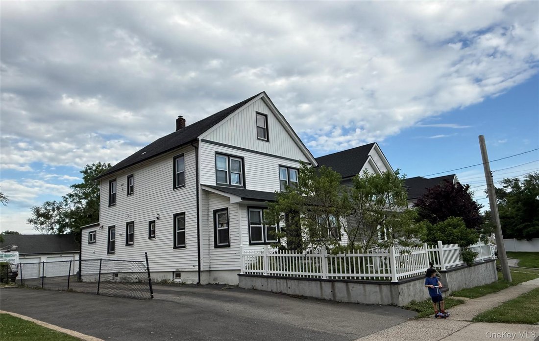 House in Albertson, New York, United States 1 - 18042212