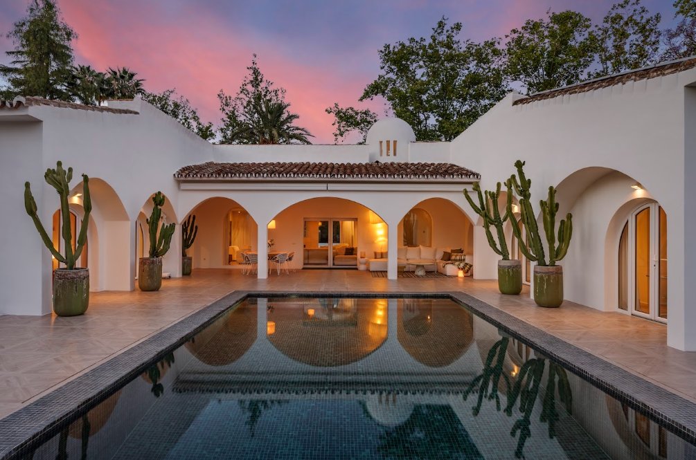 Villa in Marbella, Andalusia, Spain 1 - 18045033