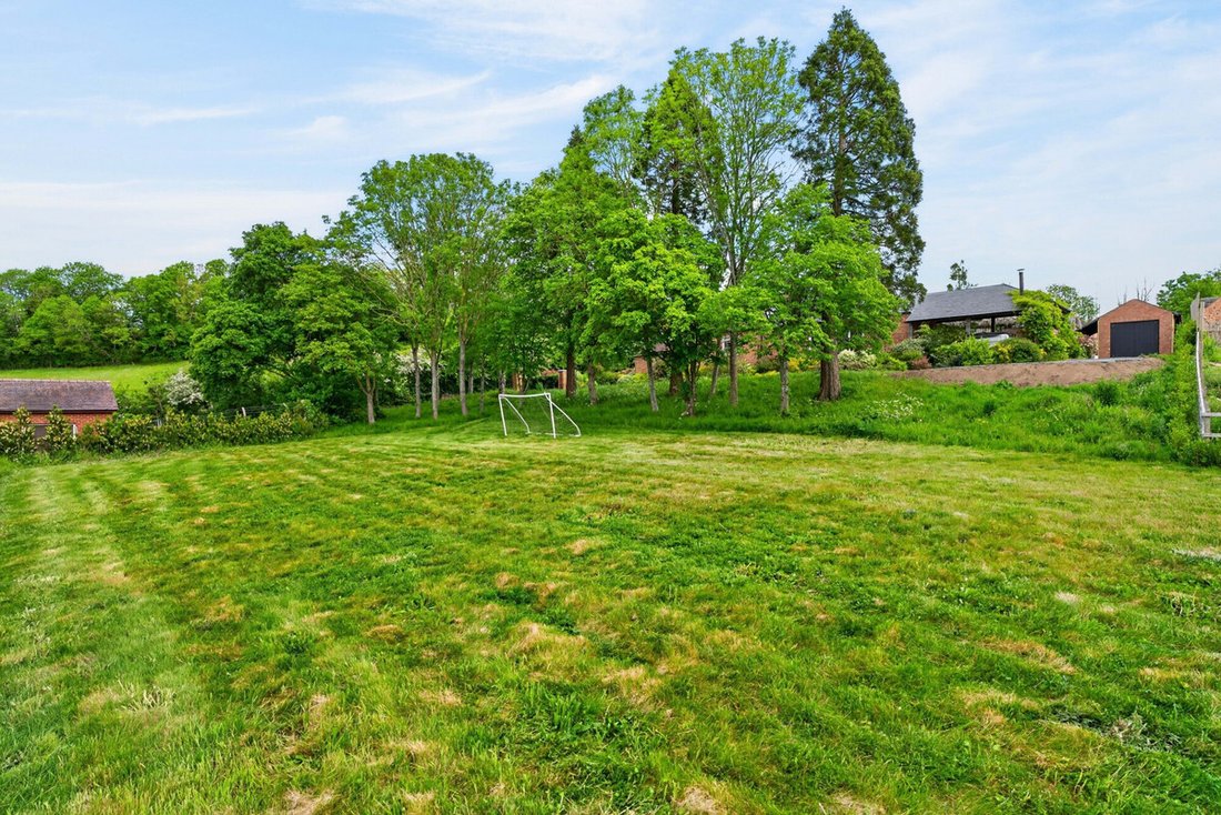 Bungalow in Hindlip, England 2 - 18044606