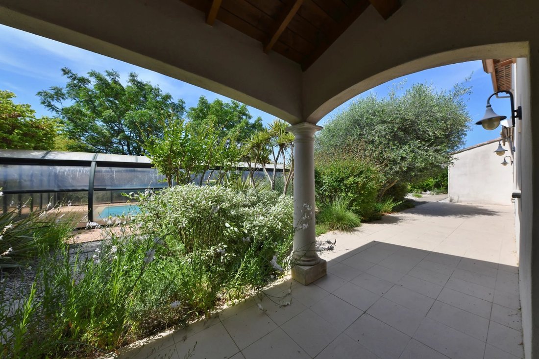 Estate in Uzès, Occitania, France 5 - 18045008