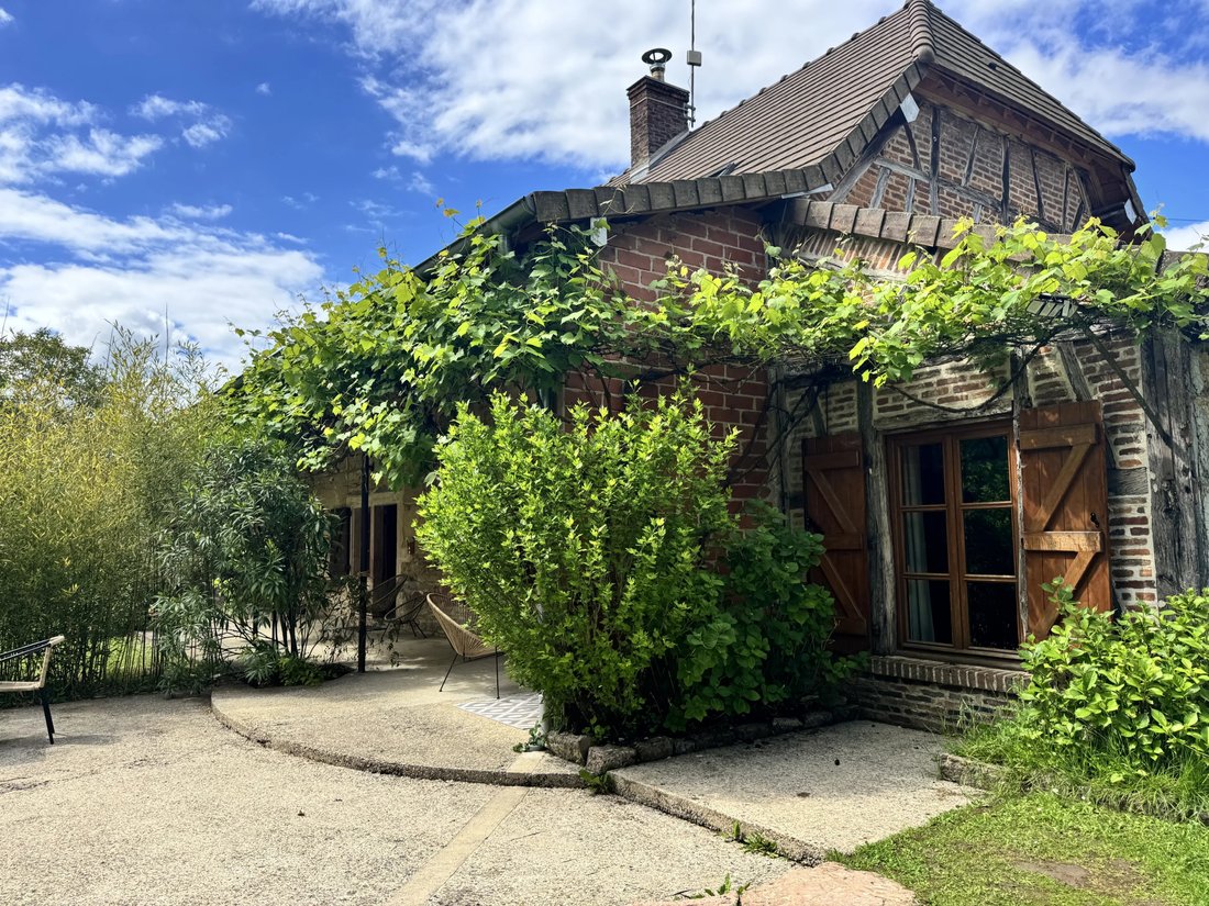Farm Ranch in Chateaurenaud, Louhans-Châteaurenaud, France 1 - 18047121