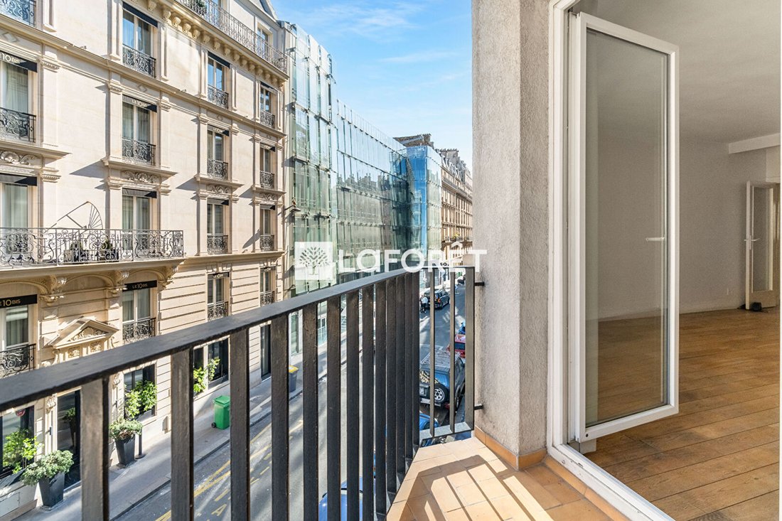 Apartment in La Fourche-Guy Môquet, Paris 17e Arrondissement, Paris 5 - 18051121
