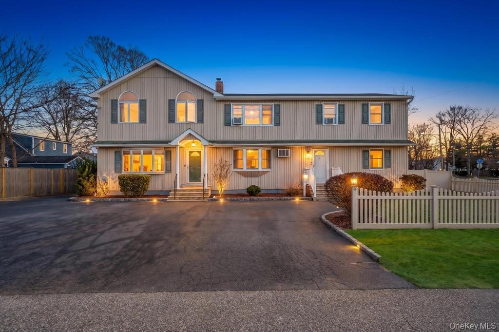 House in West Islip, New York, United States 1 - 18048218