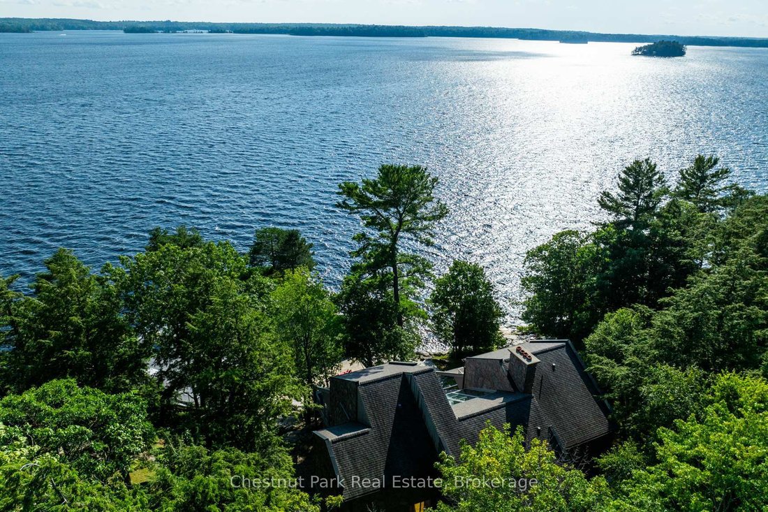House in Bracebridge, Ontario, Canada 2 - 18050326