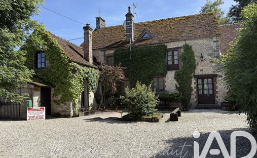 House in Saint-Hilliers, Ile-de-France, France 1