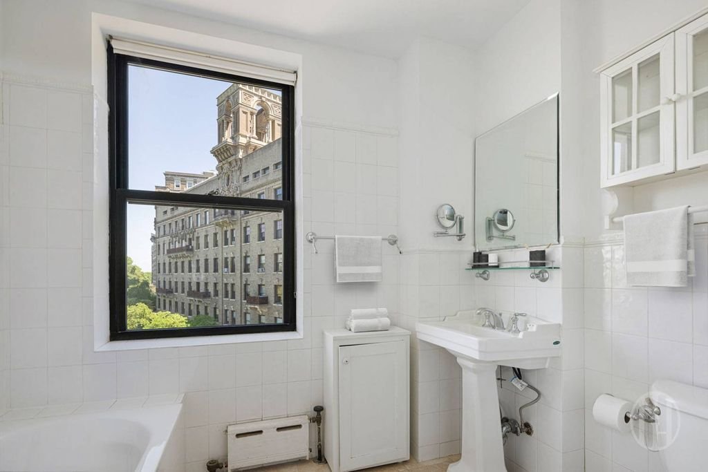 Co Op in New York, New York, United States 5 - 18043232