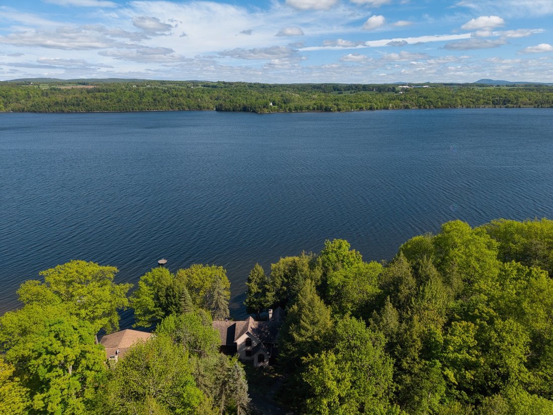 House in Sainte-Catherine-de-Hatley, Quebec, Canada 1 - 17660354