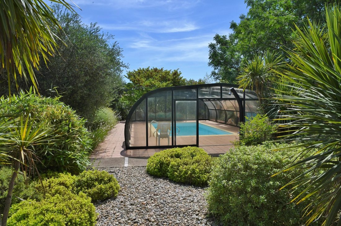 Estate in Uzès, Occitania, France 3 - 18045008