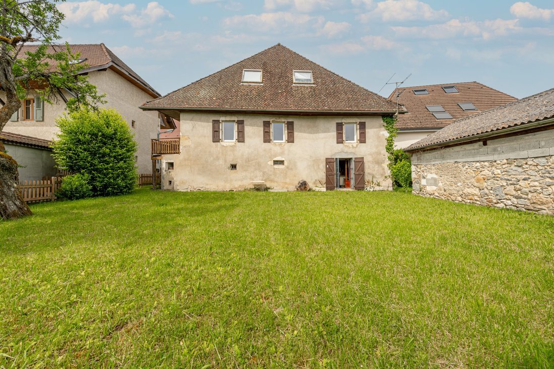 Farm Ranch in Saint-Eustache, Auvergne-Rhône-Alpes, France 2 - 18043482