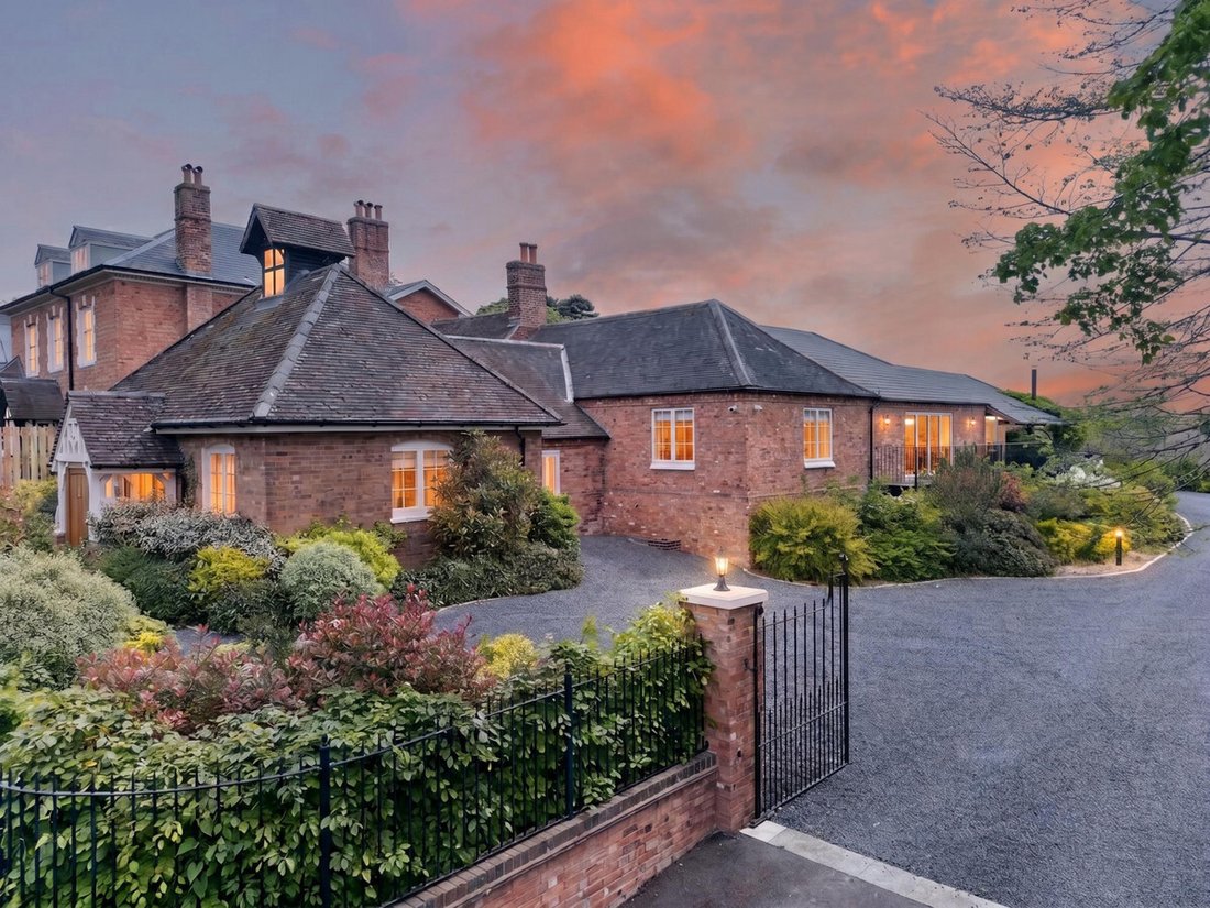 Bungalow in Hindlip, England 1 - 18044606