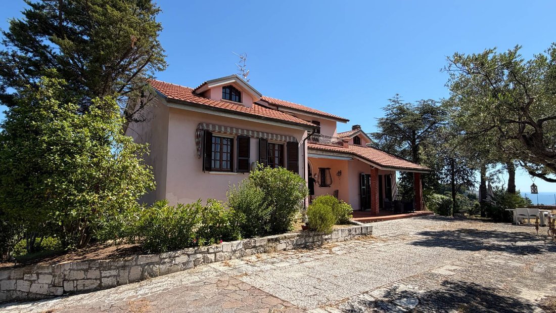 Villa in Monteprandone, Marche, Italy 3 - 18043045