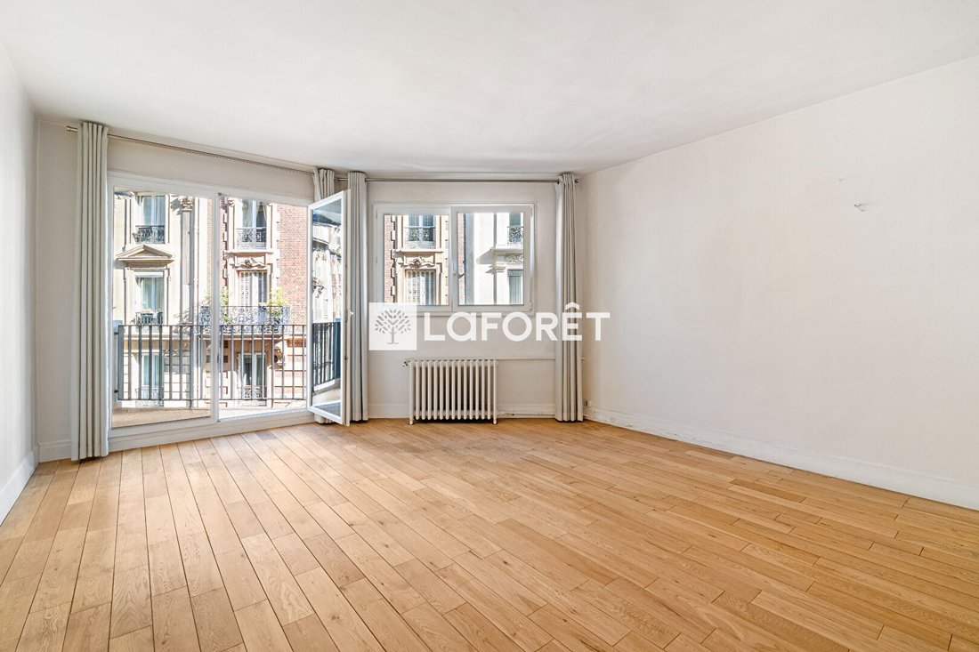 Apartment in La Fourche-Guy Môquet, Paris 17e Arrondissement, Paris 2 - 18051121