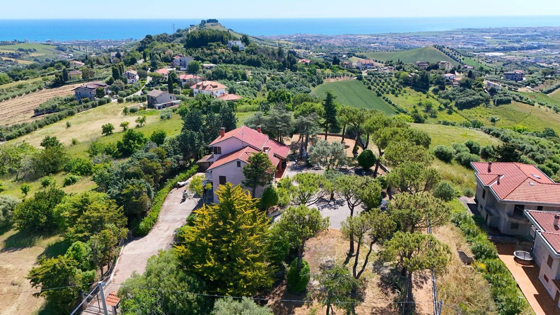 Villa in Monteprandone, Marche, Italy 2 - 18043045