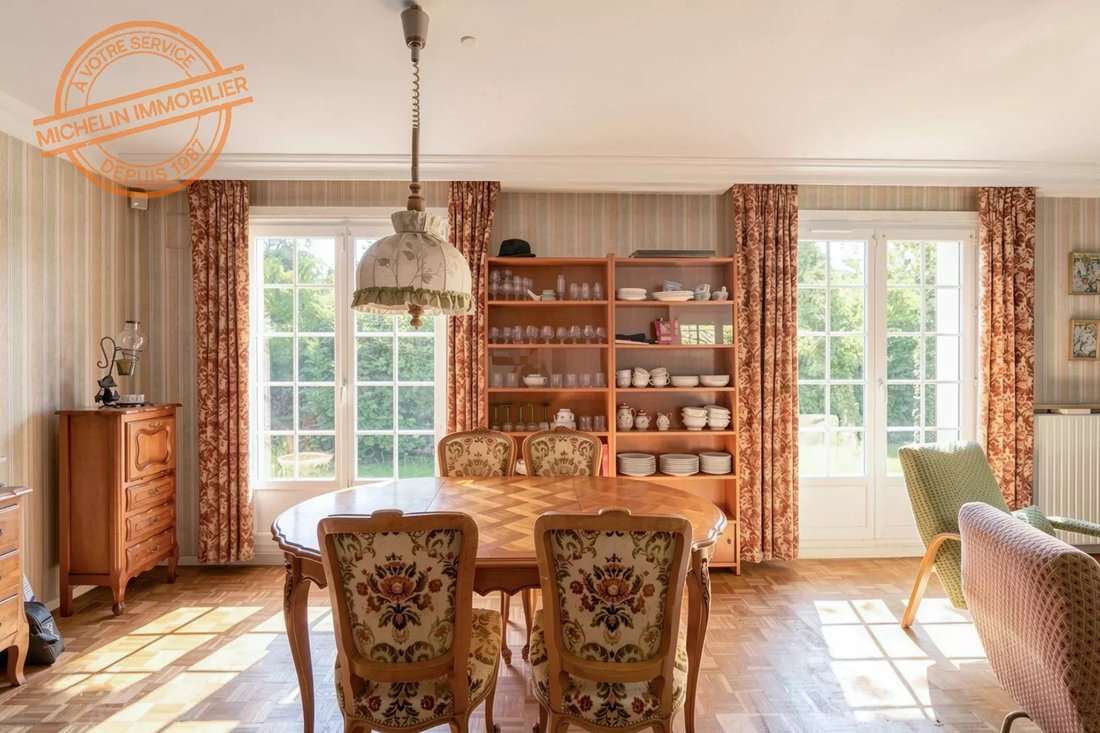 Villa in Champagne-au-Mont-d'Or, Auvergne-Rhône-Alpes, France 4 - 18042802