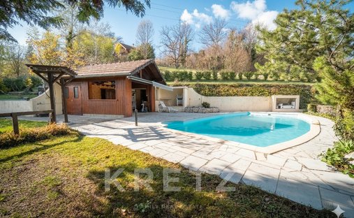House in Parves, Parves-et-Nattages, France 1