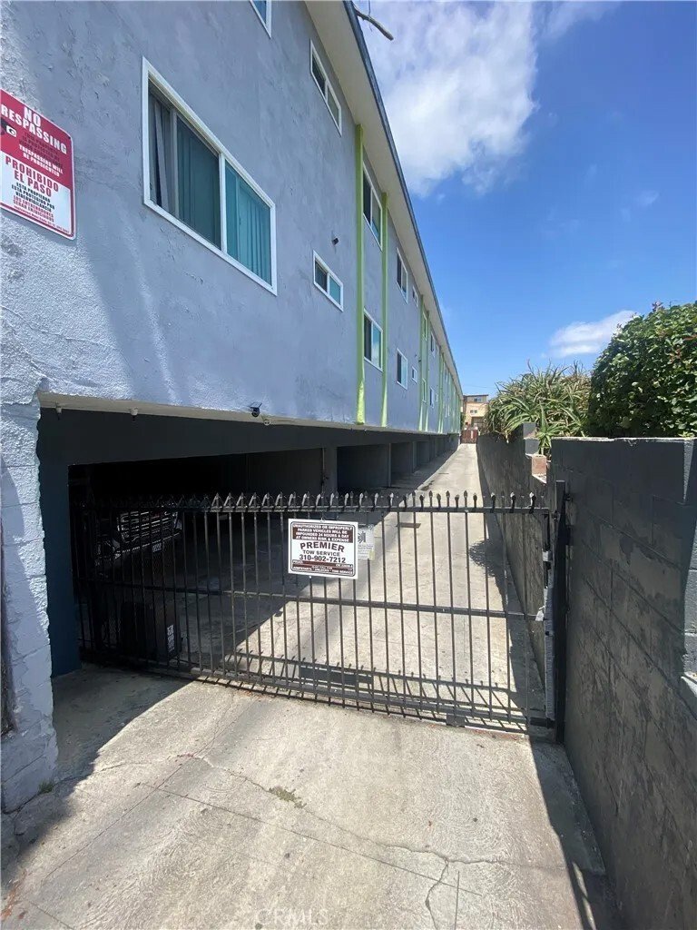 Inglewood, California, United States 5 - 18050009