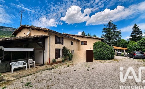 House in Vercheny, Auvergne-Rhône-Alpes, France 1