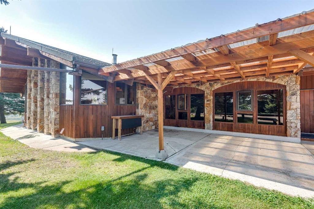 House in Madden, Alberta, Canada 2 - 18049301