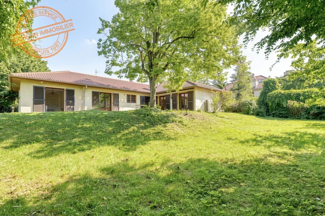 Villa in Champagne-au-Mont-d'Or, Auvergne-Rhône-Alpes, France 1 - 18042802