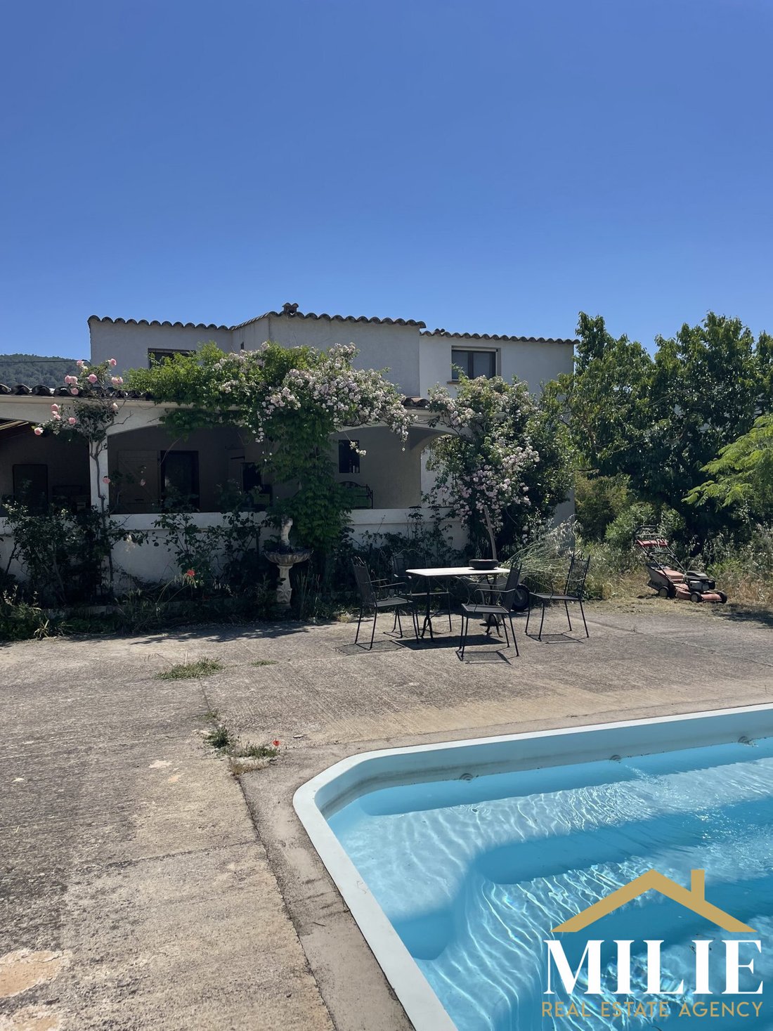 House in Cuges-les-Pins, Provence-Alpes-Côte d'Azur, France 1 - 16984953