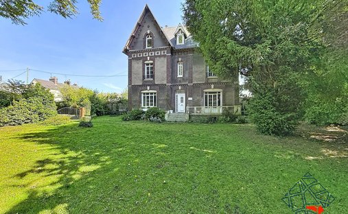 House in Mairie, Le Petit-Quevilly, France 1