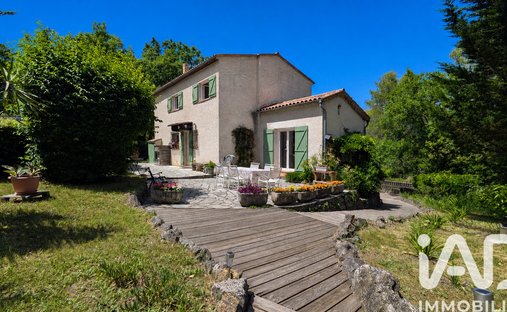 House in Ouest, Peymeinade, France 1