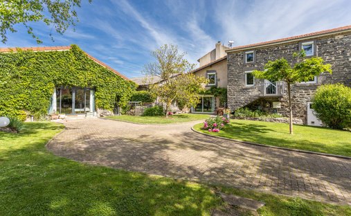 Villa in Arrondissement of Brioude, Auvergne-Rhône-Alpes, France 1