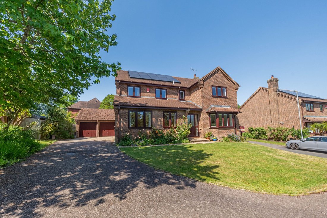 House in Wivelsfield Green, England 3 - 18047228