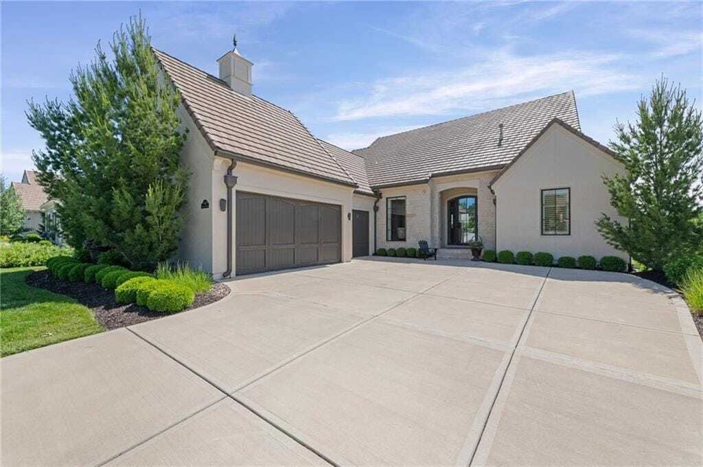 House in Leawood, Kansas, United States 1 - 18043260