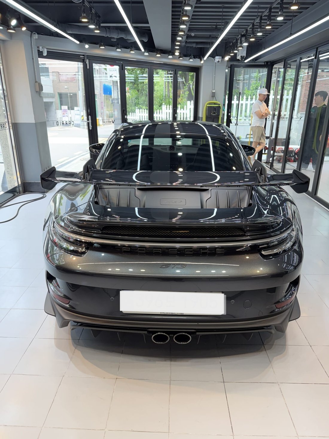 Coupe in Shinjuku City, Japan 2 - 18052243