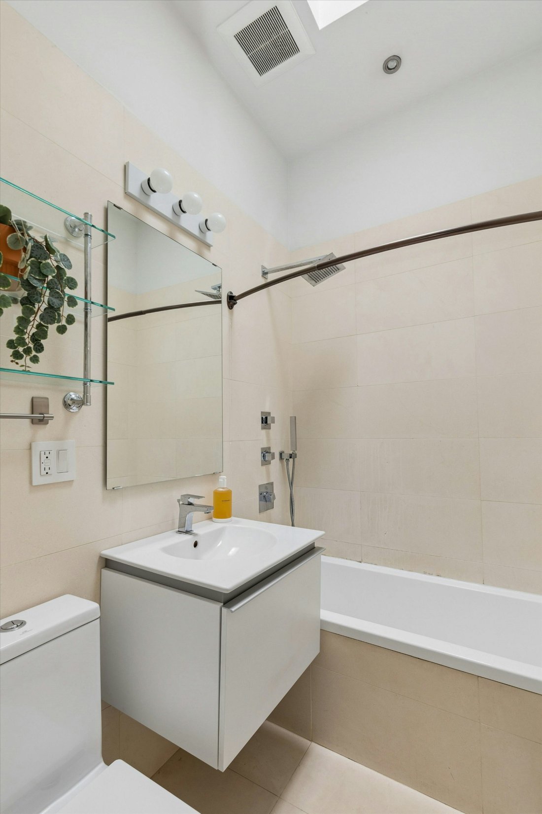 Co Op in New York, New York, United States 5 - 18050990
