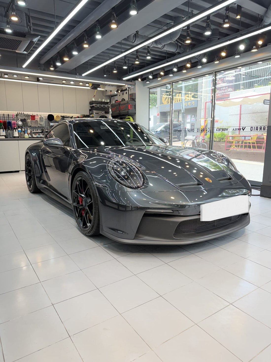 Coupe in Shinjuku City, Japan 1 - 18052243