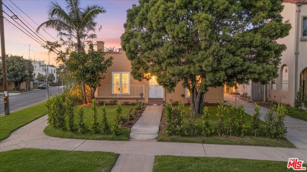Los Angeles, California, United States 2 - 18052964