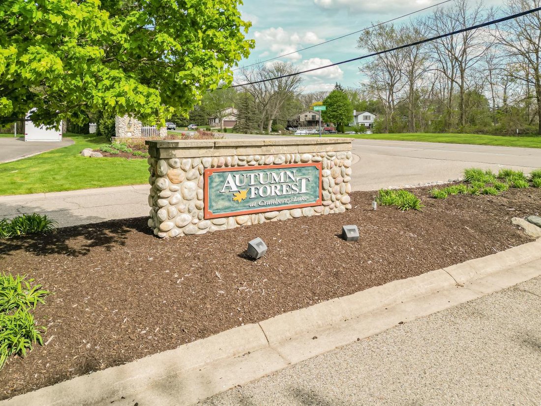 House in Wixom, Michigan, United States 1 - 18053304