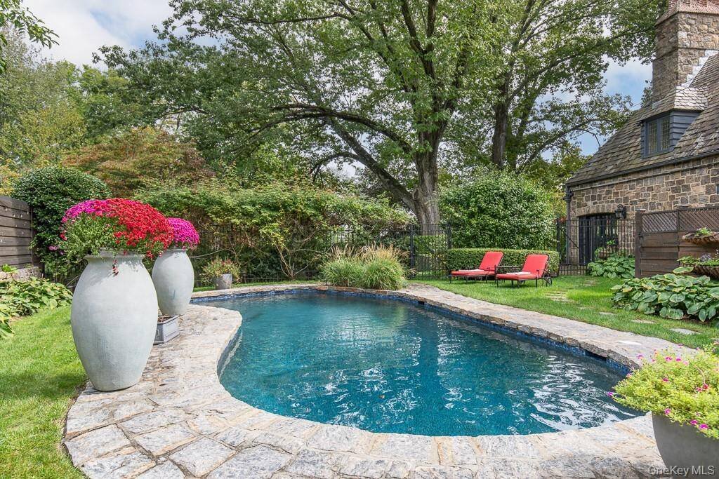 House in Bronxville, New York, United States 2 - 16499120