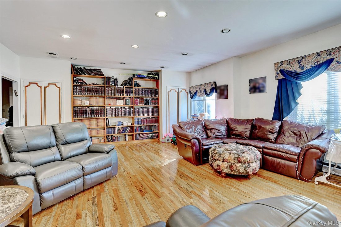 House in Airmont, New York, United States 4 - 18053097