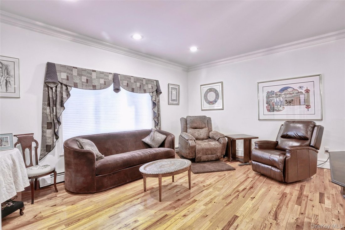 House in Airmont, New York, United States 5 - 18053097