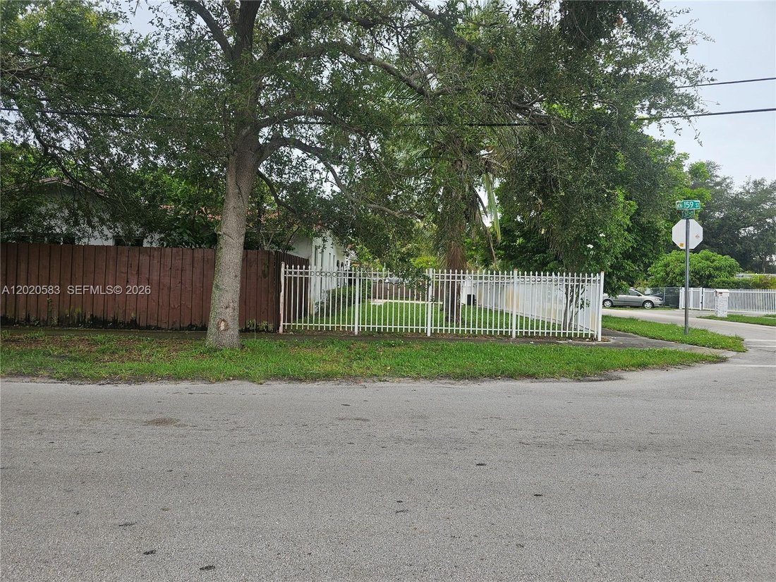 House in Opa-locka, Florida, United States 4 - 17945928